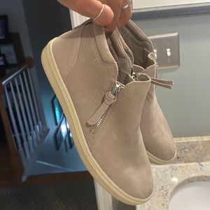 Gianni Bini leather ankle booties